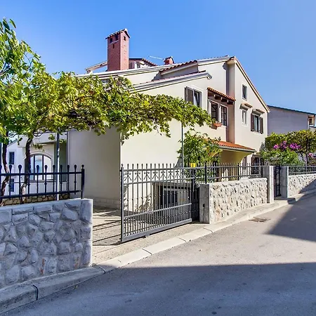 376a Apartment
